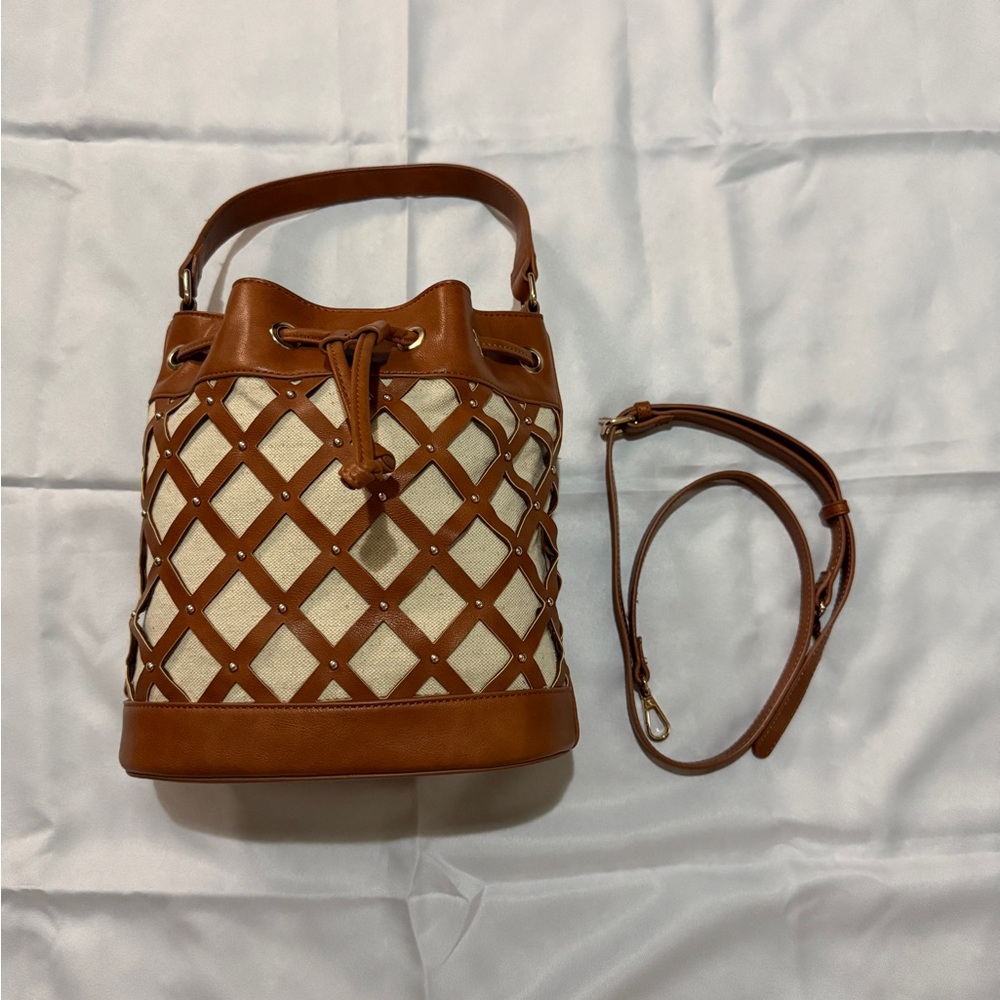 Urban Expressions Markle Bucket Bag (comes with long strap)